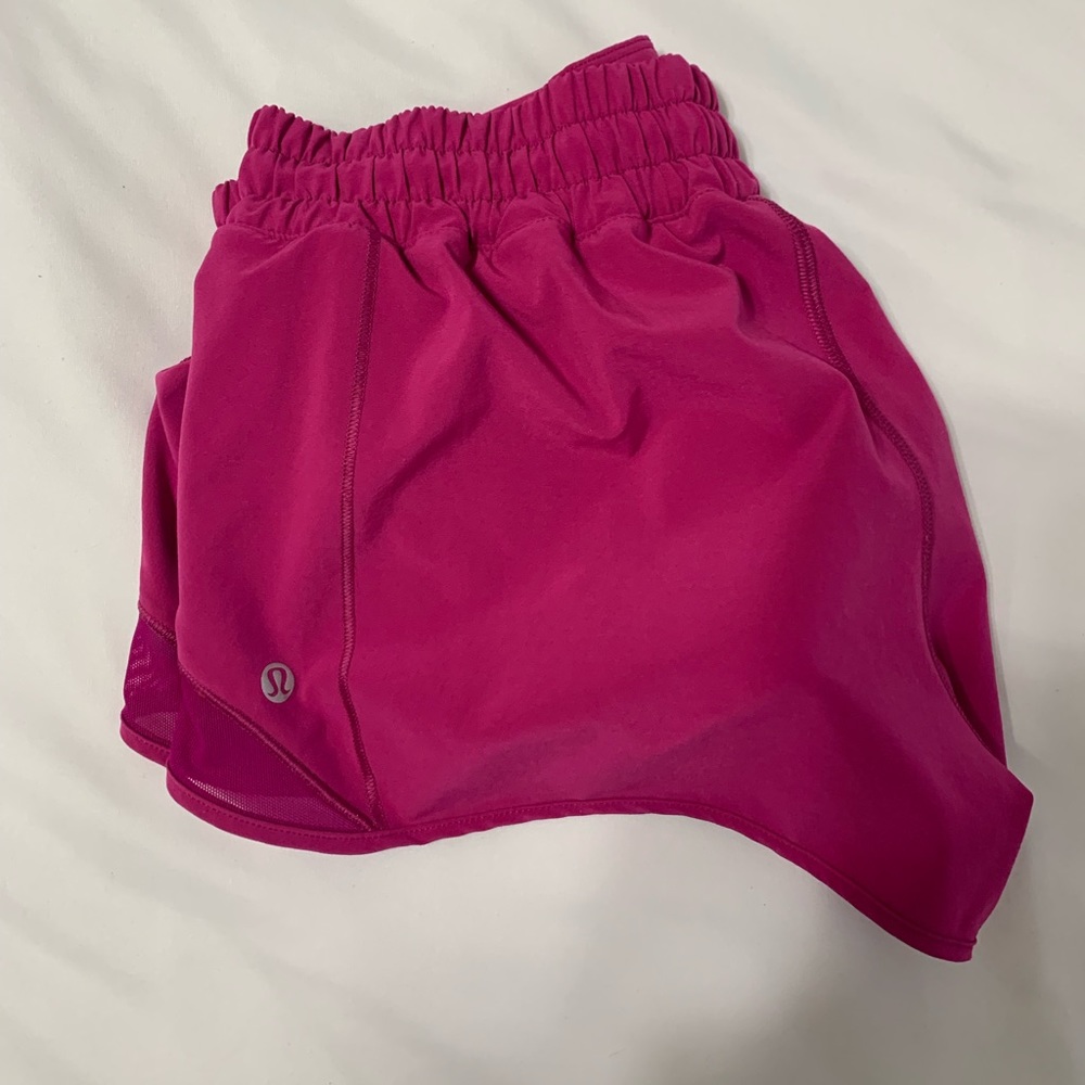 lululemon hot pink ripened raspberry hotty hot shorts